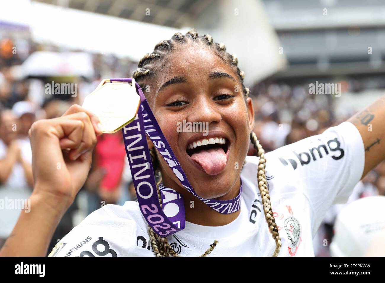 Corinthians' Tarciane celebrates the title after a 41 victory over São
