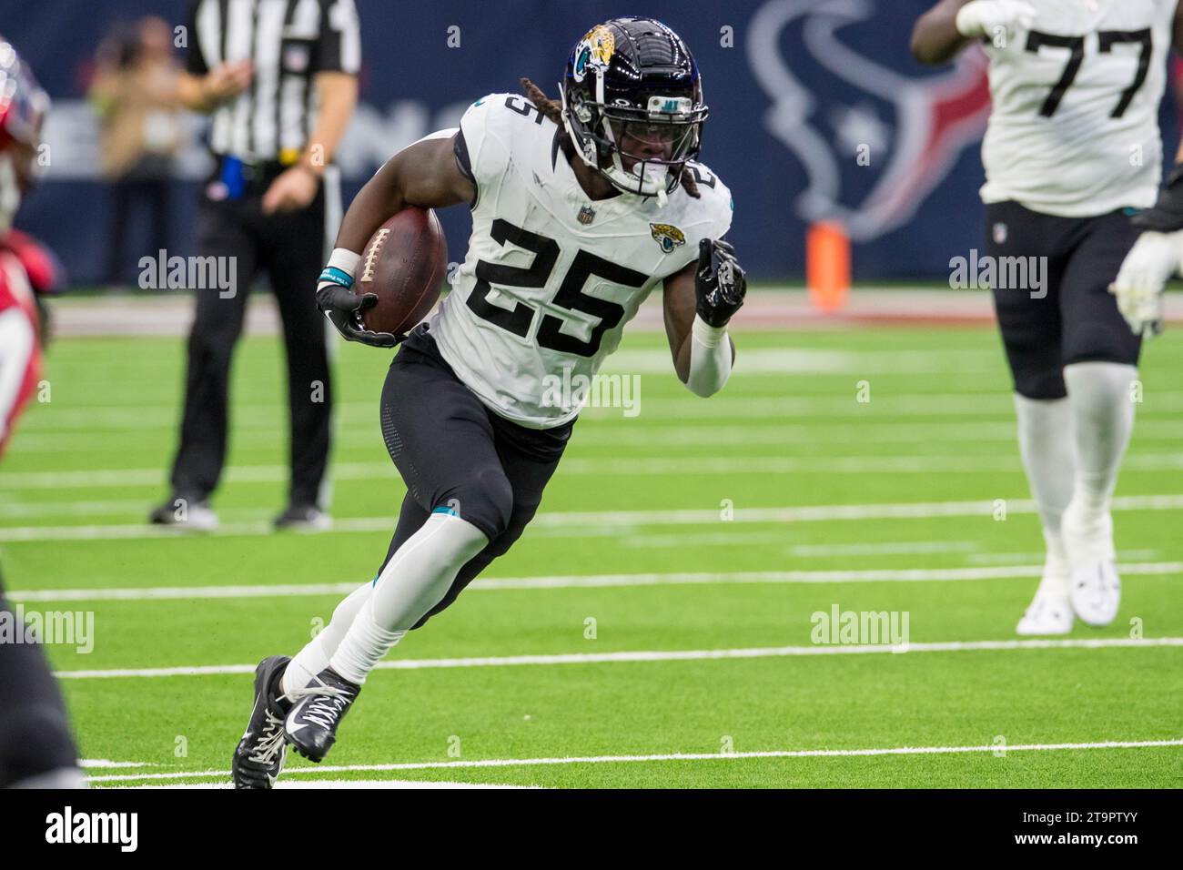 Jacksonville Jaguars running back D Ernest Johnson 25 prepares