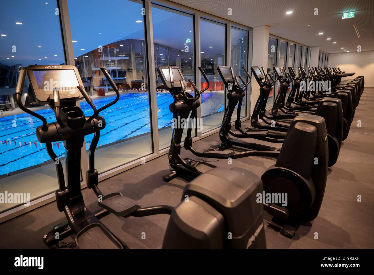 Hamburg, Germany. 27th Nov, 2023. Fitness equipment in the fitness club ...