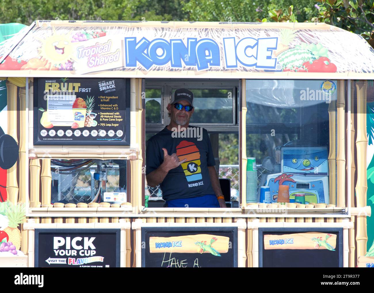 Fremont, CA - Aug 19, 2023: Participants at the FOG Festival, Festival of the Globe, formerly known as the Festival of India. Kona Ice booth vendor se Stock Photo