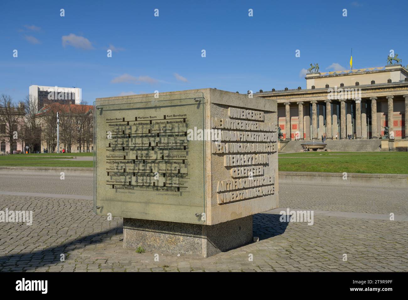 Gedenkstein im Lustgarten, antifaschistischer Anschlag der Gruppe Herbert Baum, Mitte, Berlin, Deutschland Stock Photo