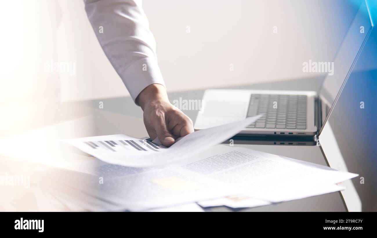 Busy workplace environment hi-res stock photography and images - Alamy