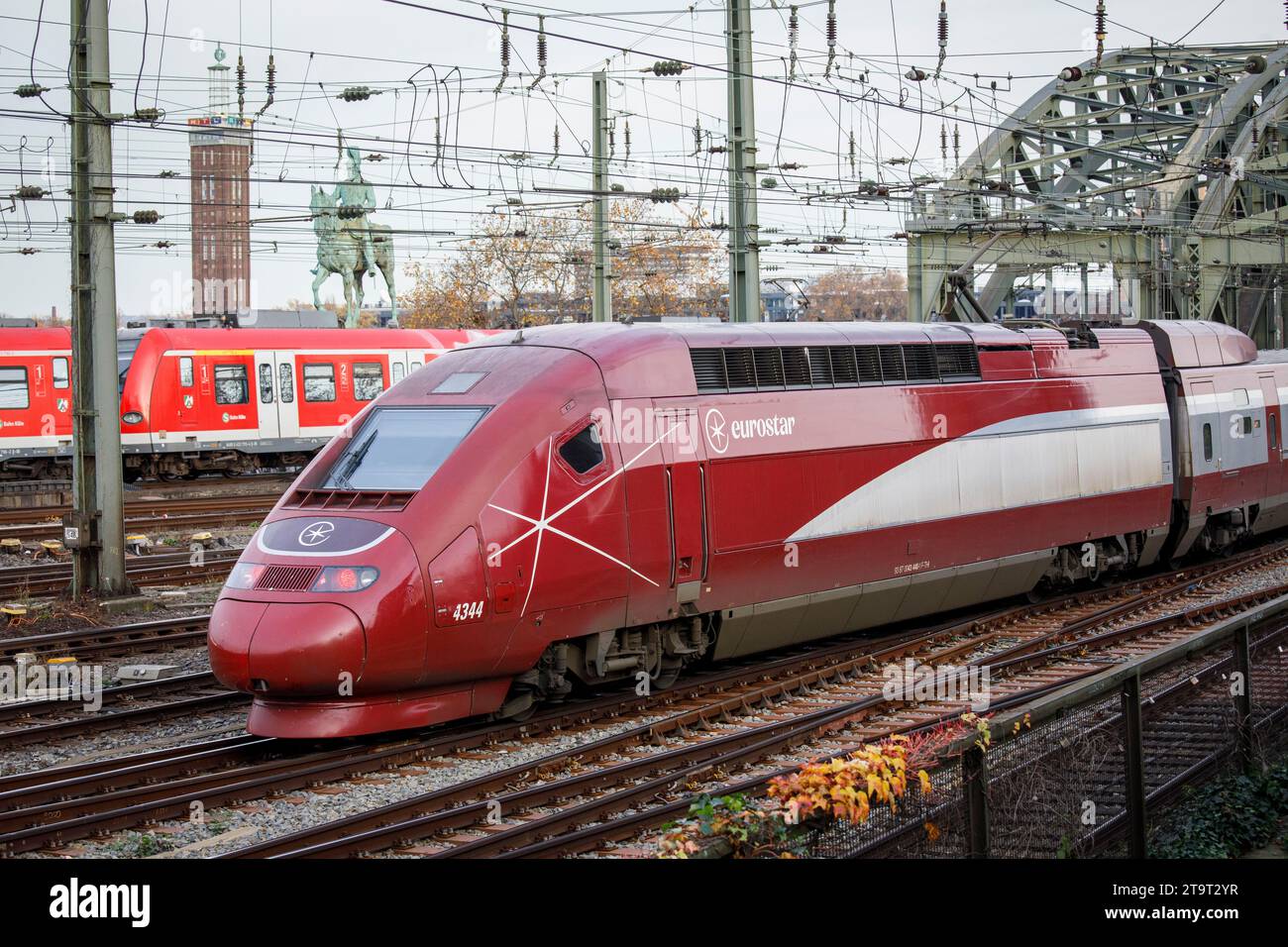 Eurostar high-speed train leaving Cologne Central Station, Hohenzollern bridge, Cologne, Germany. Since October 2023, the former Thalys trains run und Stock Photo