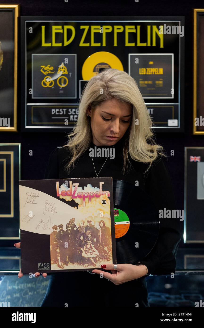 Led zeppelin ii album cover hi-res stock photography and