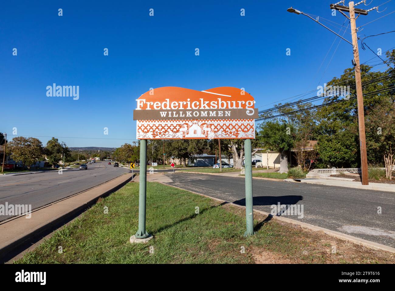 Fredericksburg texas german sign hi-res stock photography and images ...