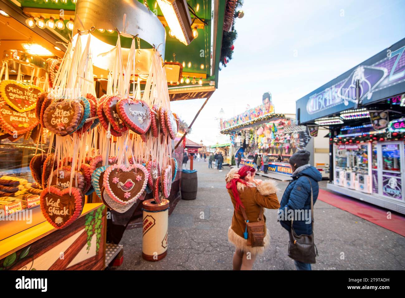 Rostock, Germany. 27th Nov, 2023. The first visitors arrive at the