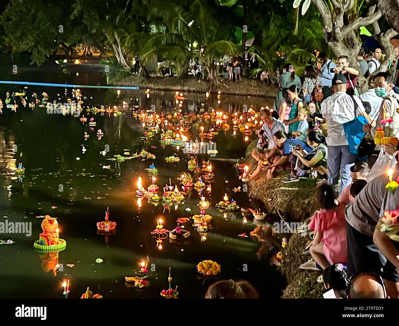 Bangkok, Thailand. 27th Nov, 2023. Krathongs float in a lake in Lumphini Park, one of Bangkok's largest parks. The small rafts are made of banana trees or expanded polystyrene and are decorated with flowers, incense sticks and candles. Thailand always celebrates the Loi Krathong festival of lights on the day of the full moon in the twelfth month of the traditional calendar. The small rafts are lowered into the water in rivers or lakes to pay homage to the Hindu water goddess Mae Phra Khongkha. Credit: Carola Frentzen/dpa/Alamy Live News Stock Photo