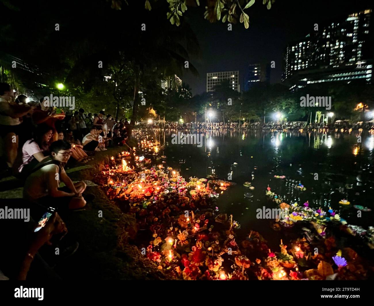 Bangkok, Thailand. 27th Nov, 2023. Krathongs float in a lake in Lumphini Park, one of Bangkok's largest parks. The small rafts are made of banana trees or expanded polystyrene and are decorated with flowers, incense sticks and candles. Thailand always celebrates the Loi Krathong festival of lights on the day of the full moon in the twelfth month of the traditional calendar. The small rafts are lowered into the water in rivers or lakes to pay homage to the Hindu water goddess Mae Phra Khongkha. Credit: Carola Frentzen/dpa/Alamy Live News Stock Photo