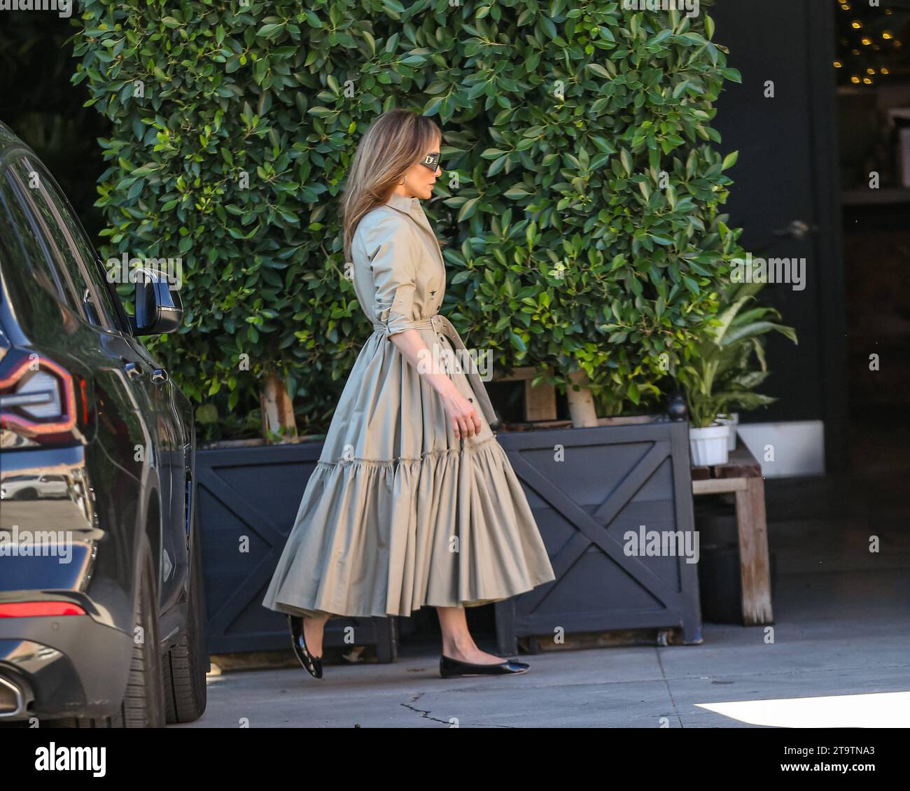 Jennifer Lopez goes shopping Featuring: Jennifer Lopez Where: Los Angeles, California, United States When: 22 Nov 2023 Credit: BauerGriffin/INSTARimages Stock Photo