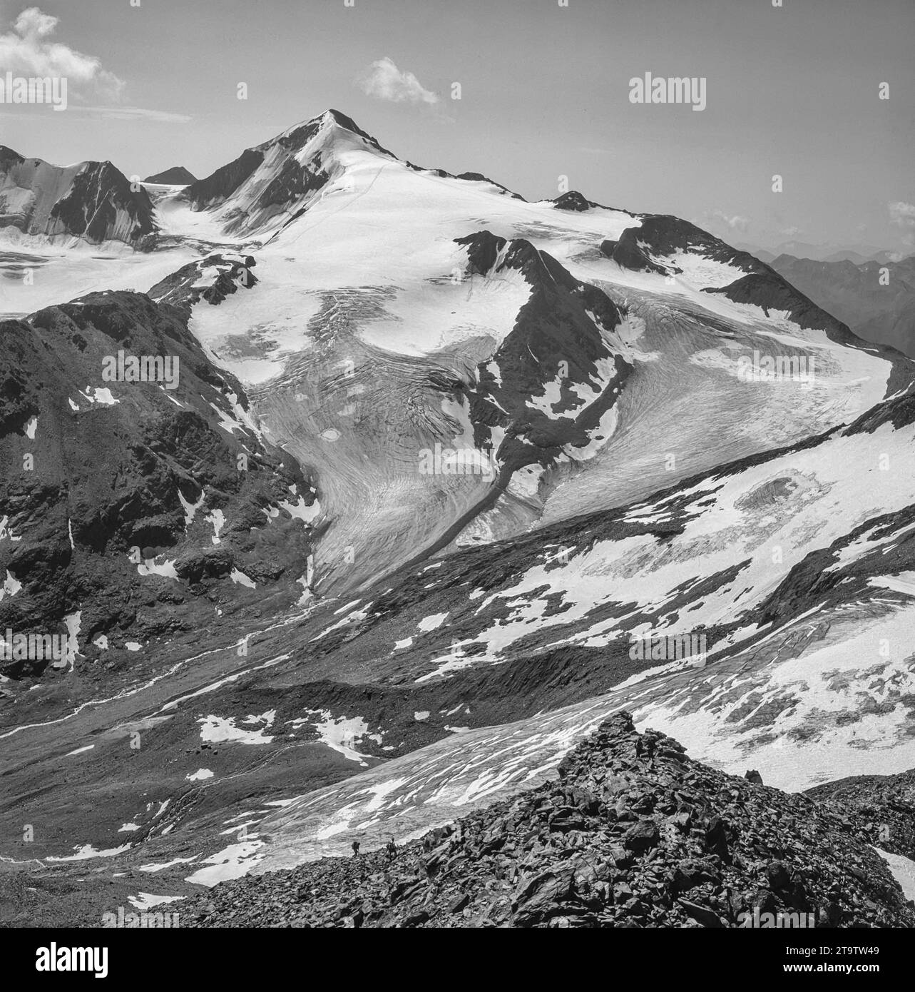 Straddles The Border Black And White Stock Photos Images Alamy straddles-the-border-black-and-white-stock-photos-images-alamy