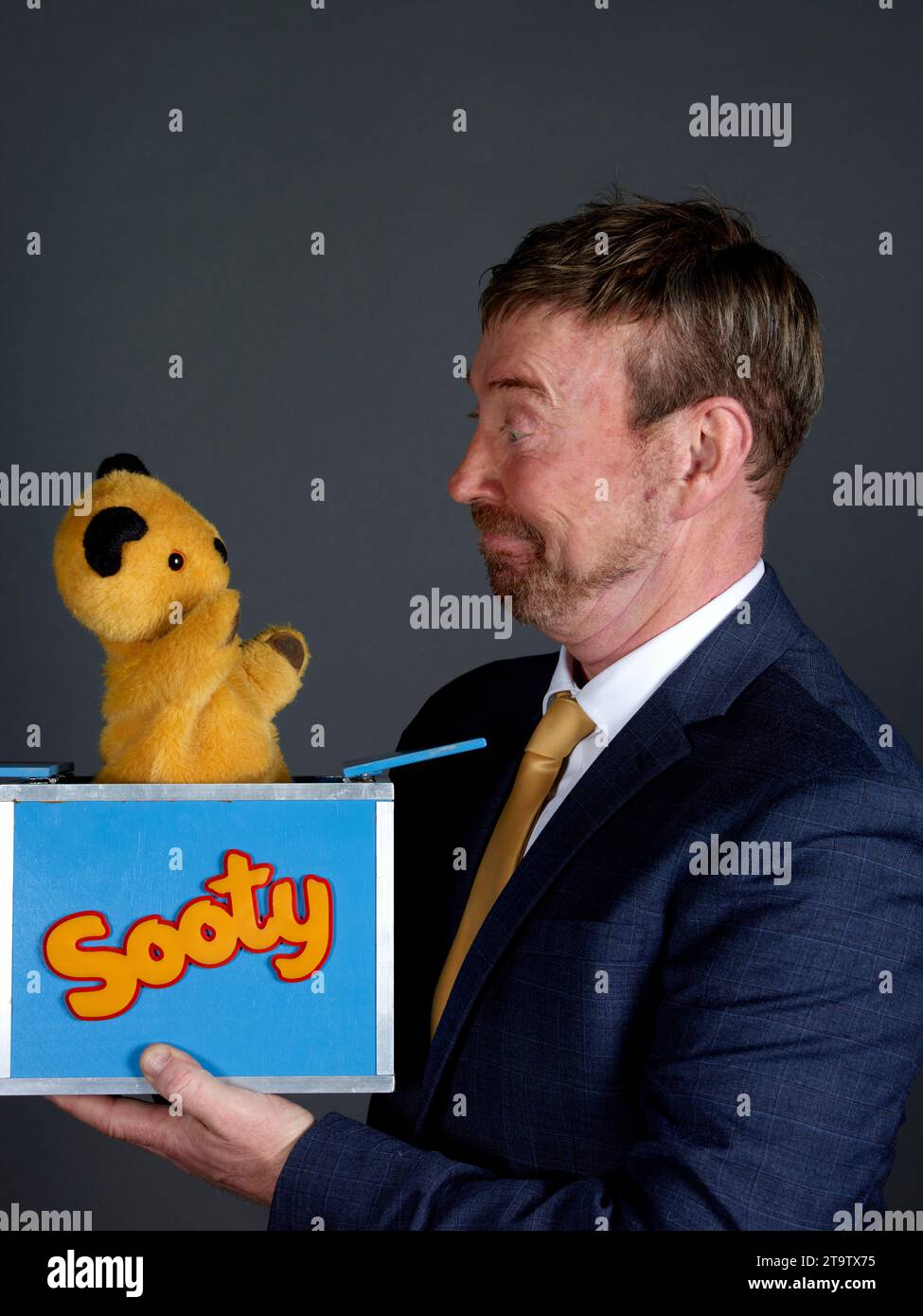 Sooty with Richard Cadell at The Oldie of the Year 2023, 23-11-23 Stock Photo