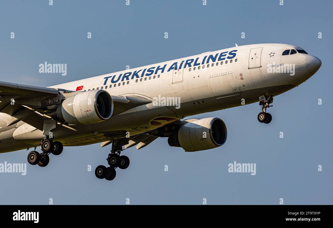 Turkish Airlines Ein Airbus A330223 von THY Turkish Airlines ist im