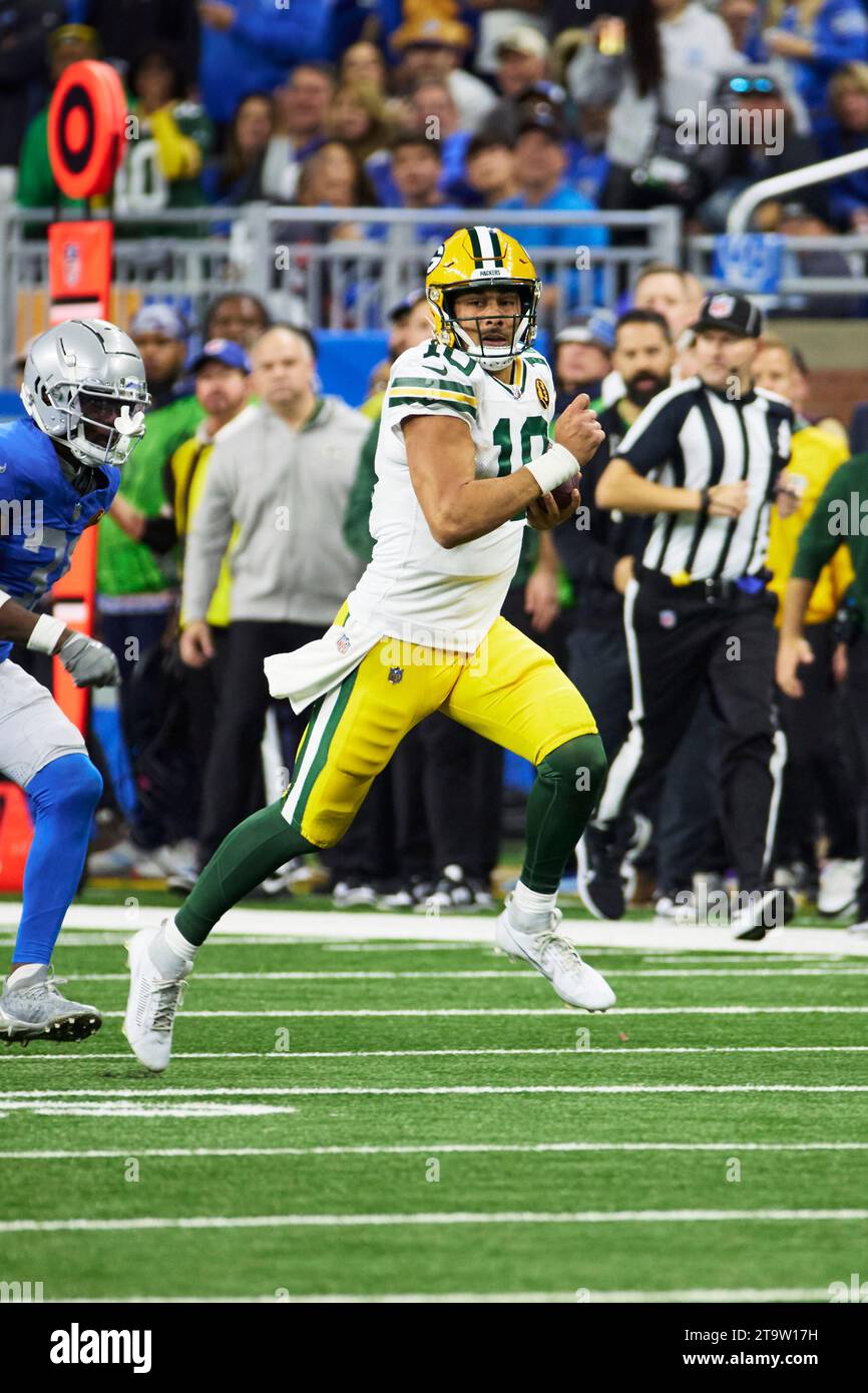 Green Bay Packers quarterback Jordan Love (10) rushes against the ...