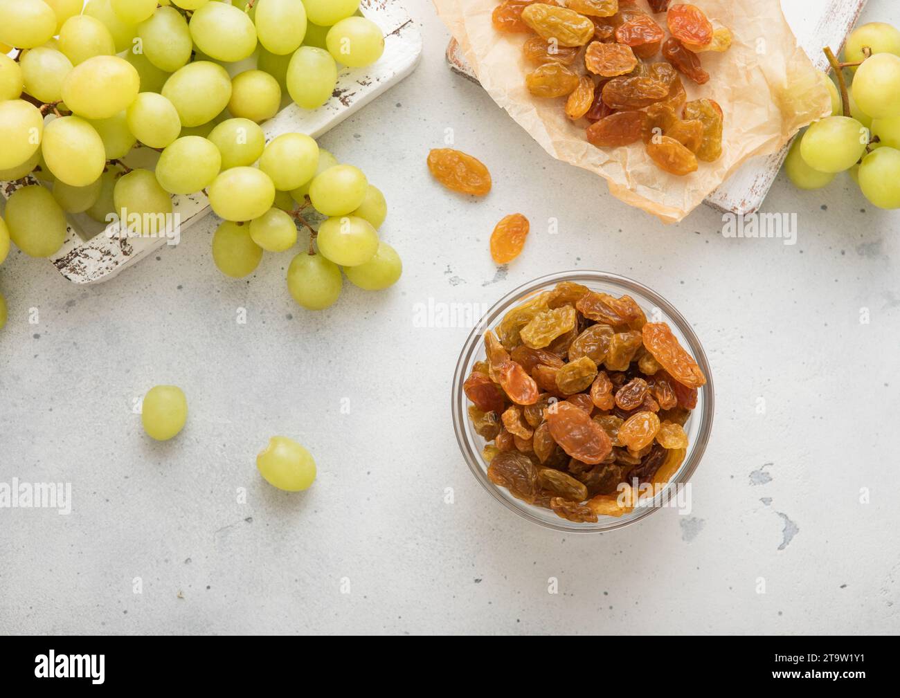 Green sweet dried raisins hi-res stock photography and images - Alamy