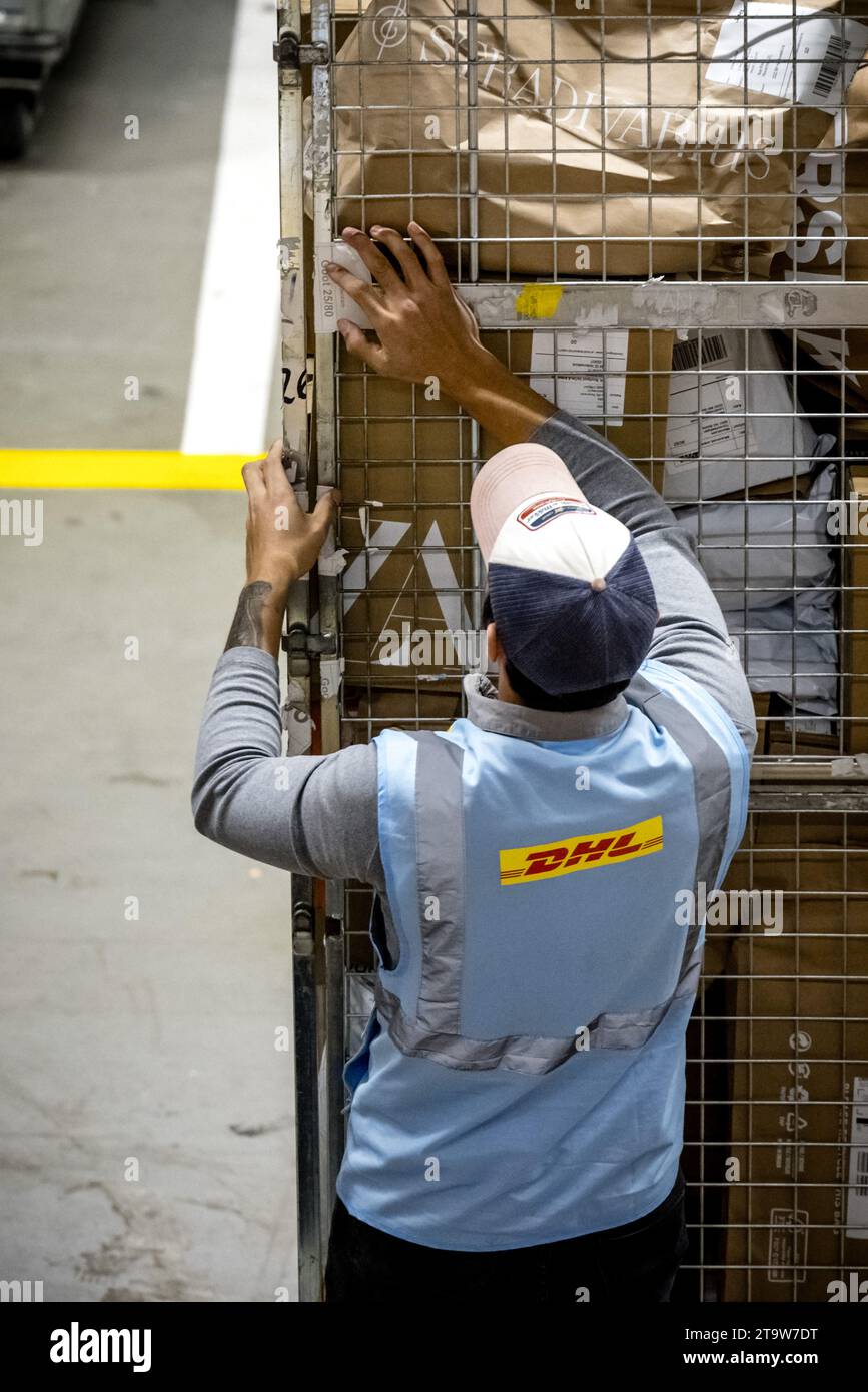 Distribution center containers hires stock photography and images Alamy