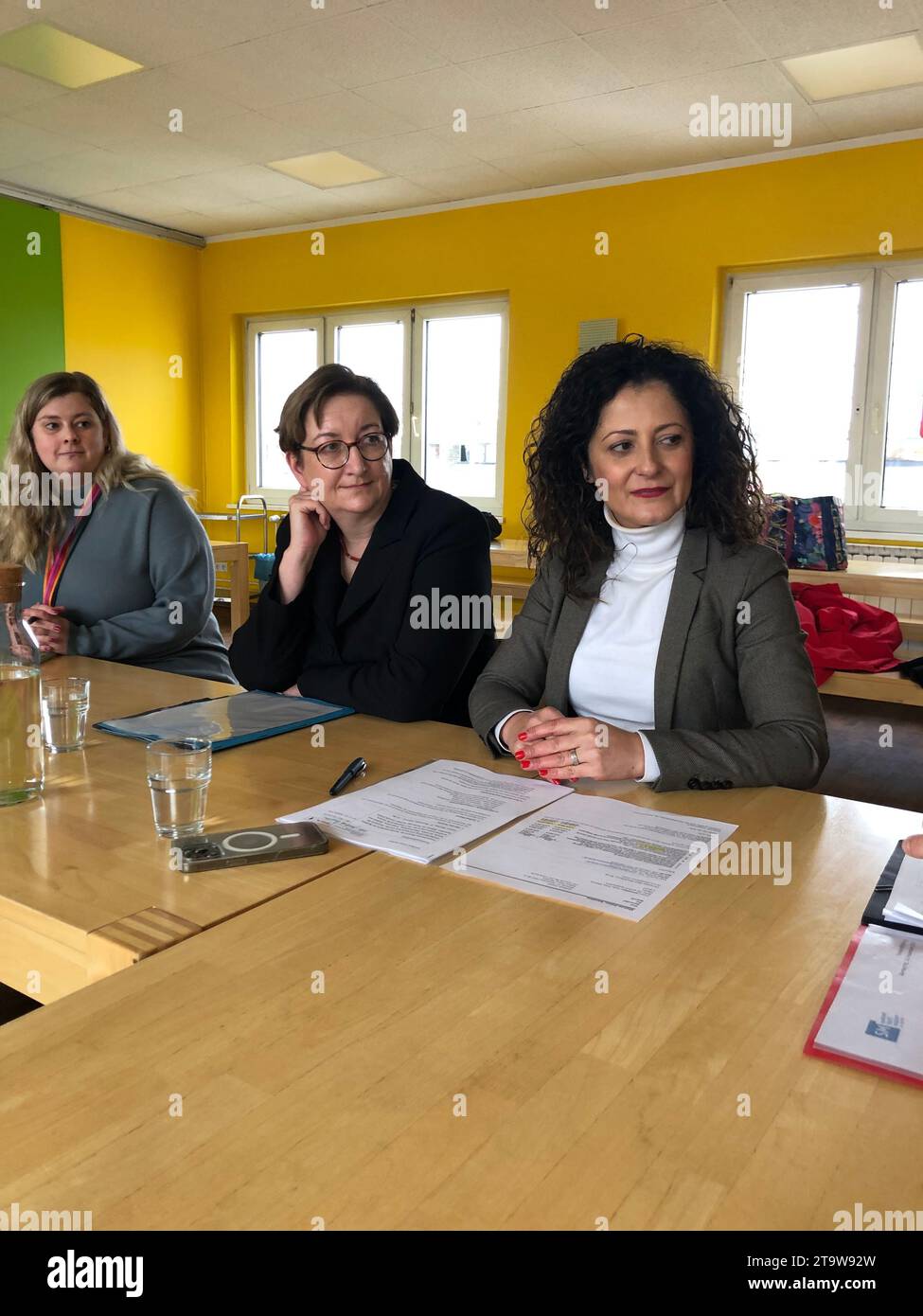 Berlin, Germany. 27th Nov, 2023. Elke Löbel (l-r), project manager of the facility, Federal Building Minister Klara Geywitz (r) and Berlin's Senator for Labor and Social Affairs Cansel Kiziltepe (both SPD) during a visit to an all-day shelter for homeless women on Hallesches Ufer in the Kreuzberg district. Credit: Andreas Heimann/dpa/Alamy Live News Stock Photo
