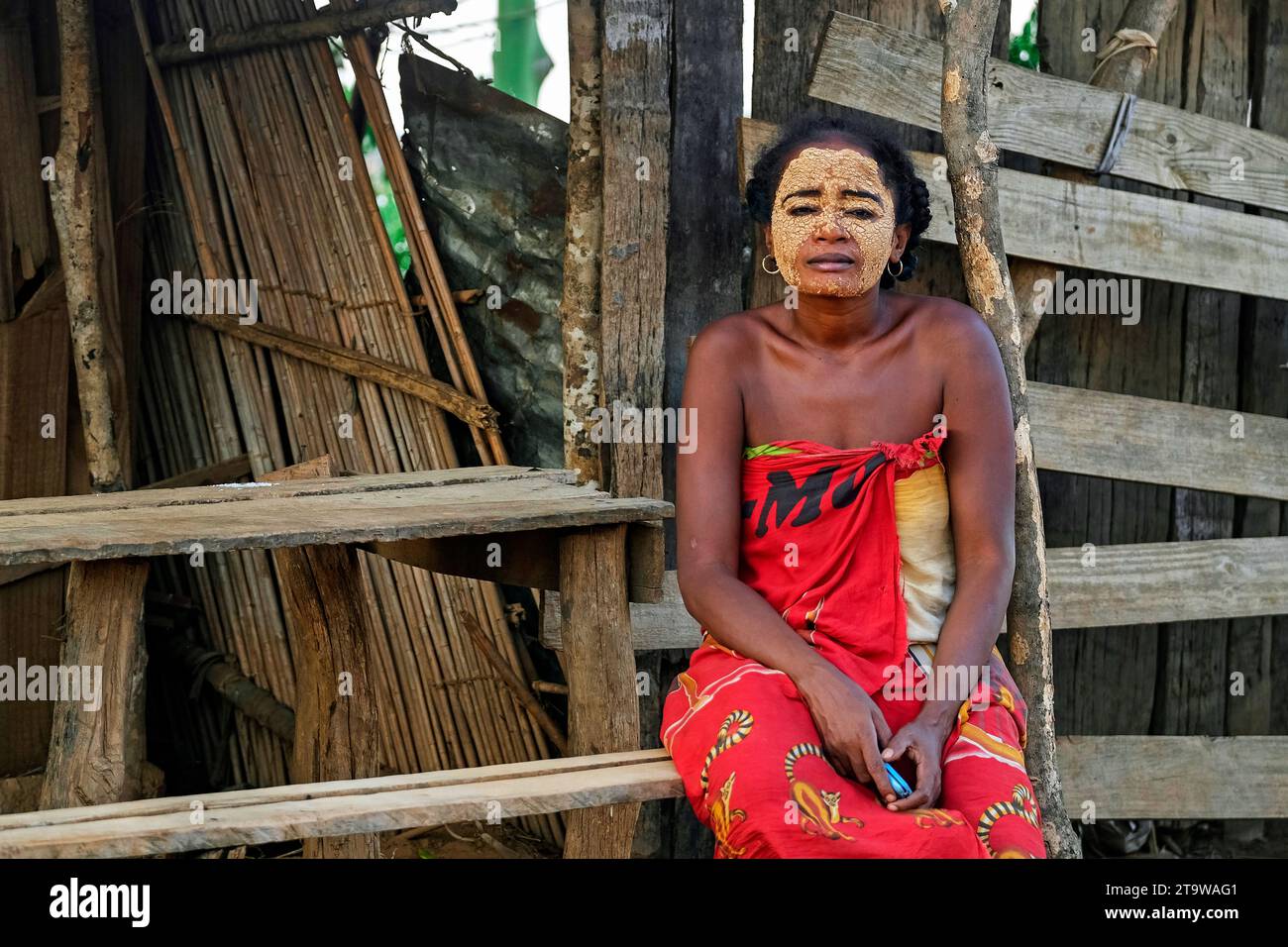 Malagasy woman with sun protection mask made from Musiro root at Begidro, Ankiliroroka, Belo sur Tsiribihina, Menabe, Central Highlands, Madagascar Stock Photo