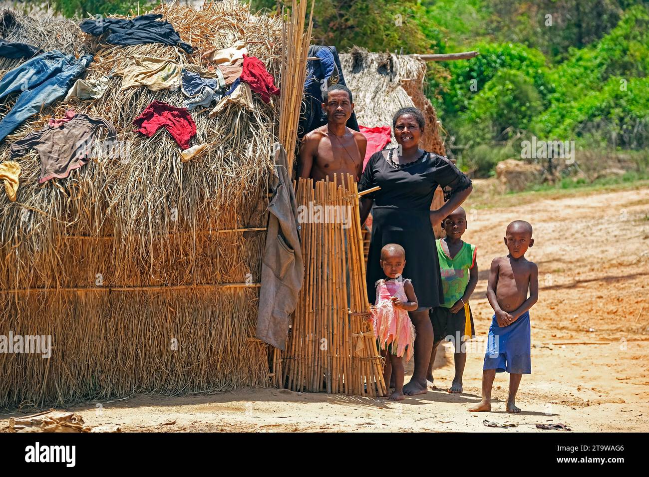 Malagasy family with children posing at their hut at Begidro near Ankiliroroka, Belo sur Tsiribihina, Menabe, Central Highlands, Madagascar, Africa Stock Photo