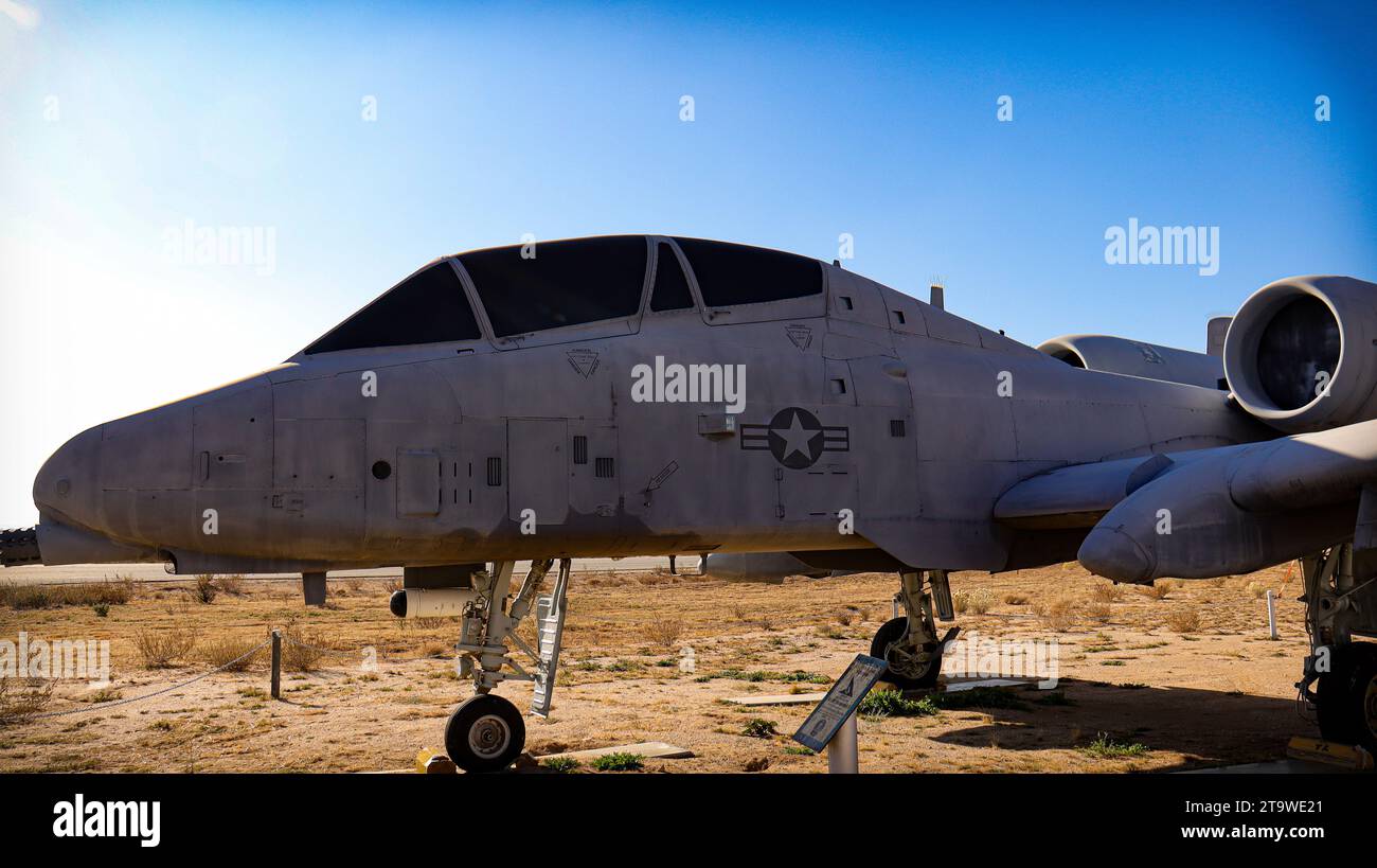 Republic A-10 Thunderbolt II YA-10B, S/N 73-1664 Stock Photo - Alamy