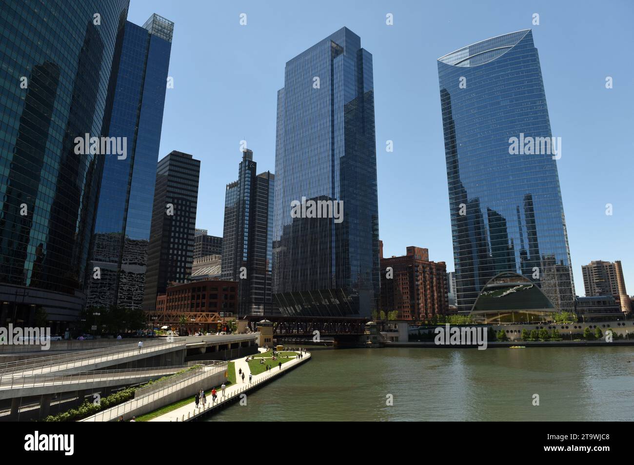 Aerial view chicago river walk hi-res stock photography and images - Alamy