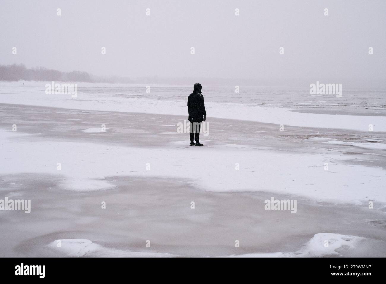Lonely black woman hi-res stock photography and images - Alamy