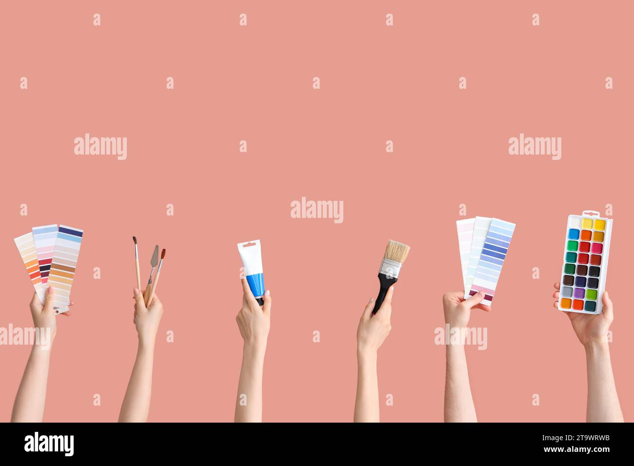 Female hands artists supplies hi-res stock photography and images - Alamy