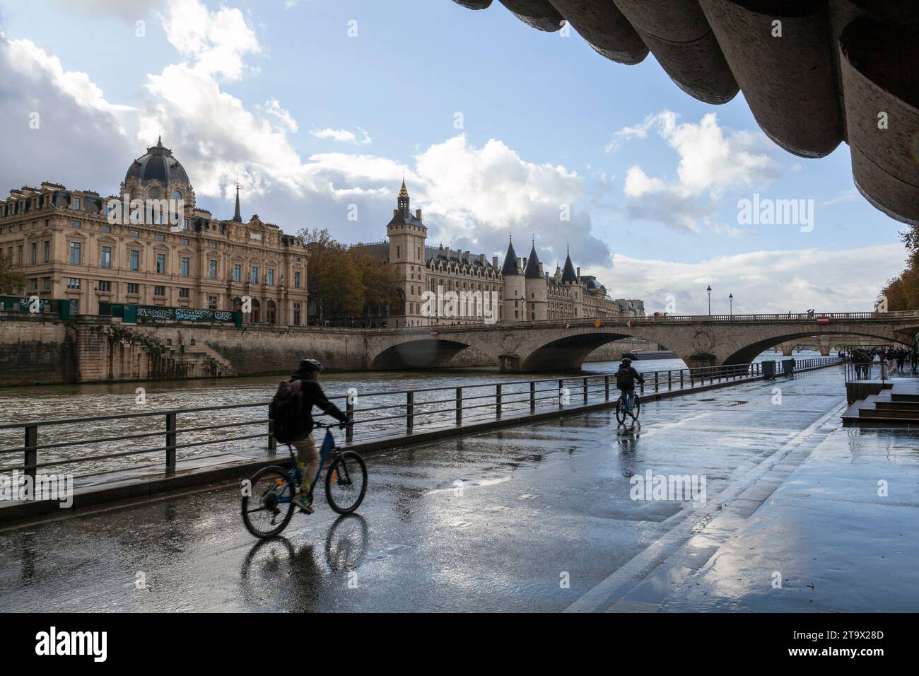 Voie Georges Pompidou and Pont au Change, under the bridge (Pont Notre-Dame), Paris, France. Stock Photo