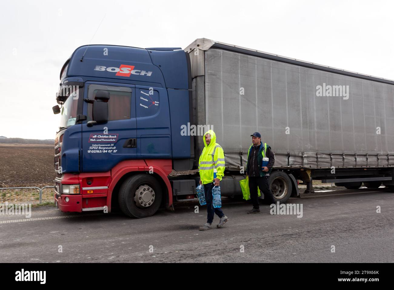 10 hour wait hi-res stock photography and images - Alamy