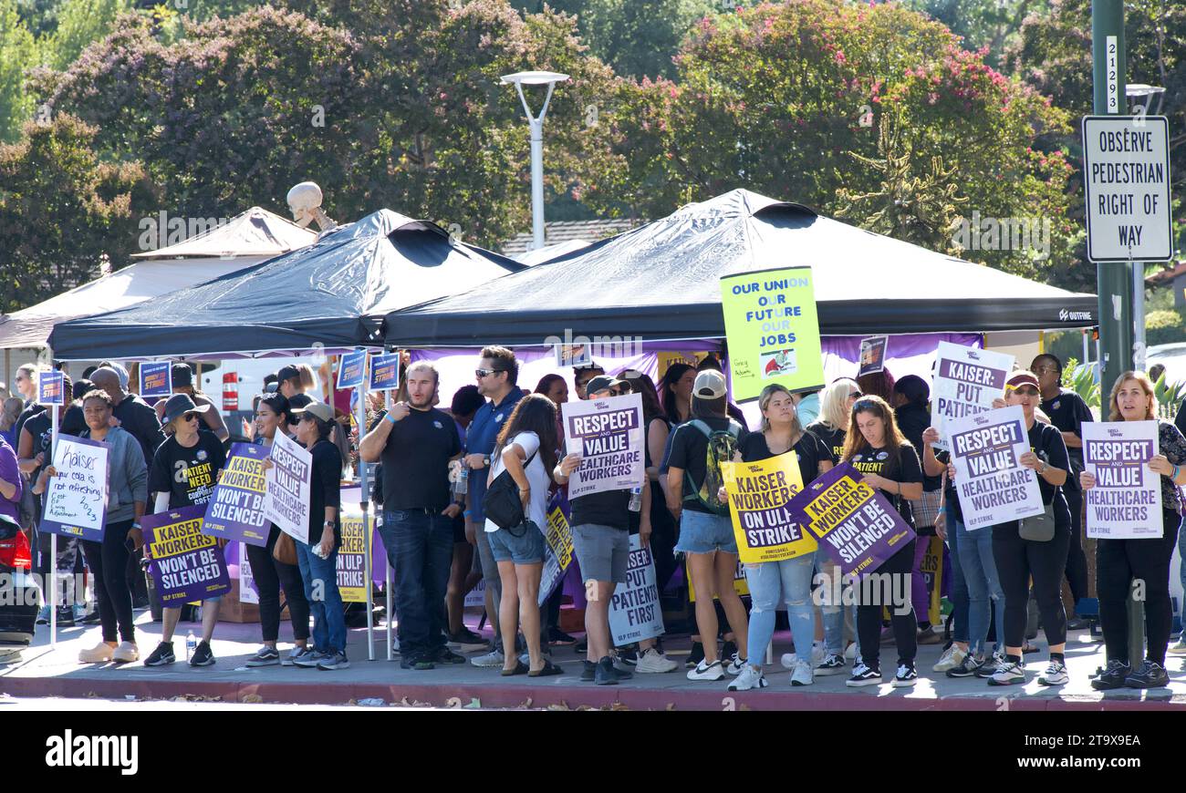 Walnut Creek, CA - Oct 5, 2023: Health Care workers protesting outside Kaiser Medical Center on Newell Ave. Demanding Patient health be prioritized ov Stock Photo