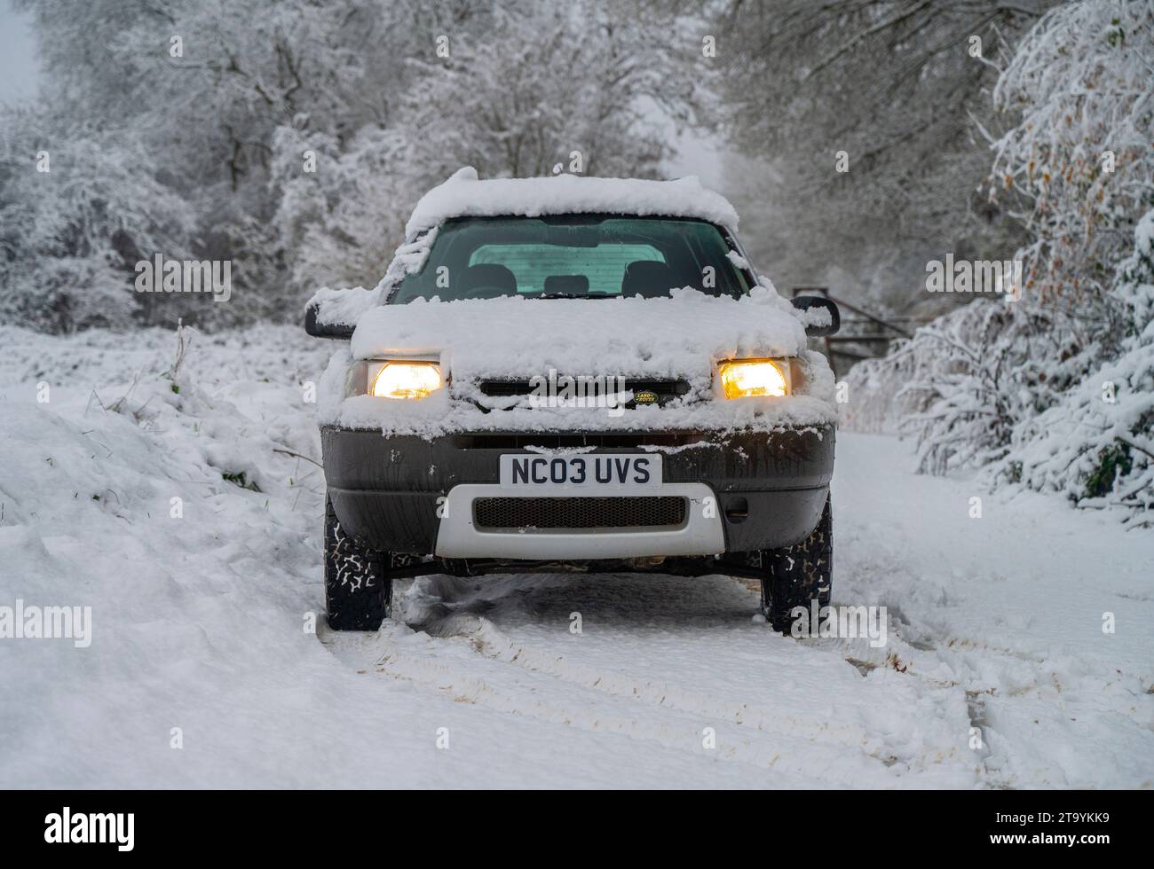 2003 Mk1 Land Rover Freelander in heavy snow in the UK Stock Photo