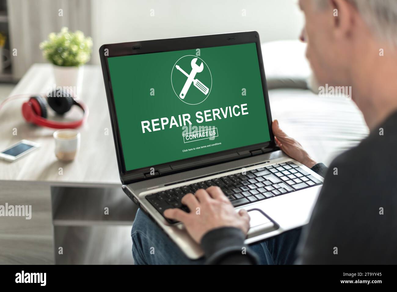 Laptop screen displaying a repair service concept Stock Photo
