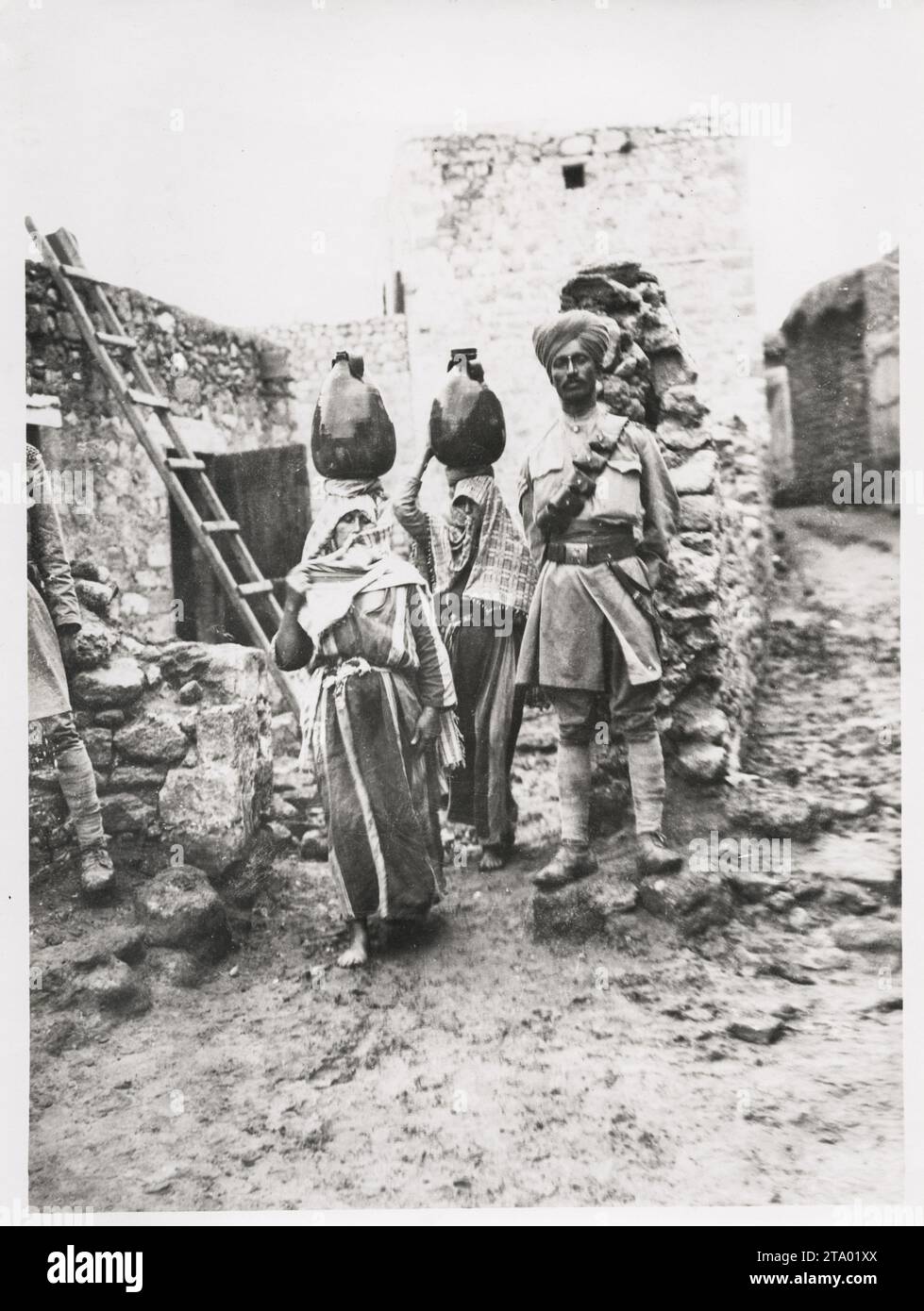 WW1 World War I - Wells being guarded in Palestine Stock Photo