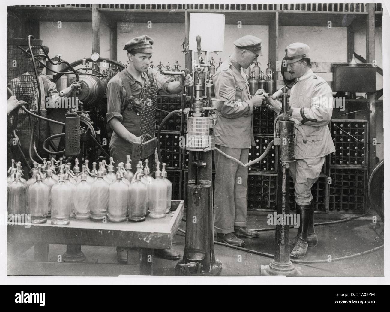 WW1 World War I - British troops working in a soda water factory, Italy Stock Photo