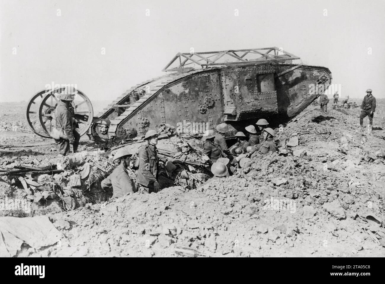 WW1 World War I - Tank by soldiers in trench, France Stock Photo