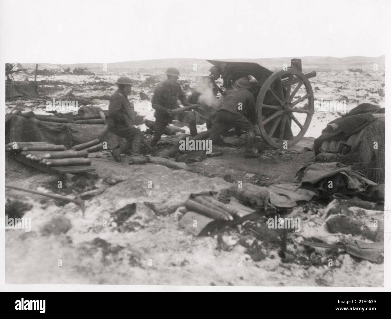 WW1 World War I - New Zealand Field Artillery in action, France Stock Photo
