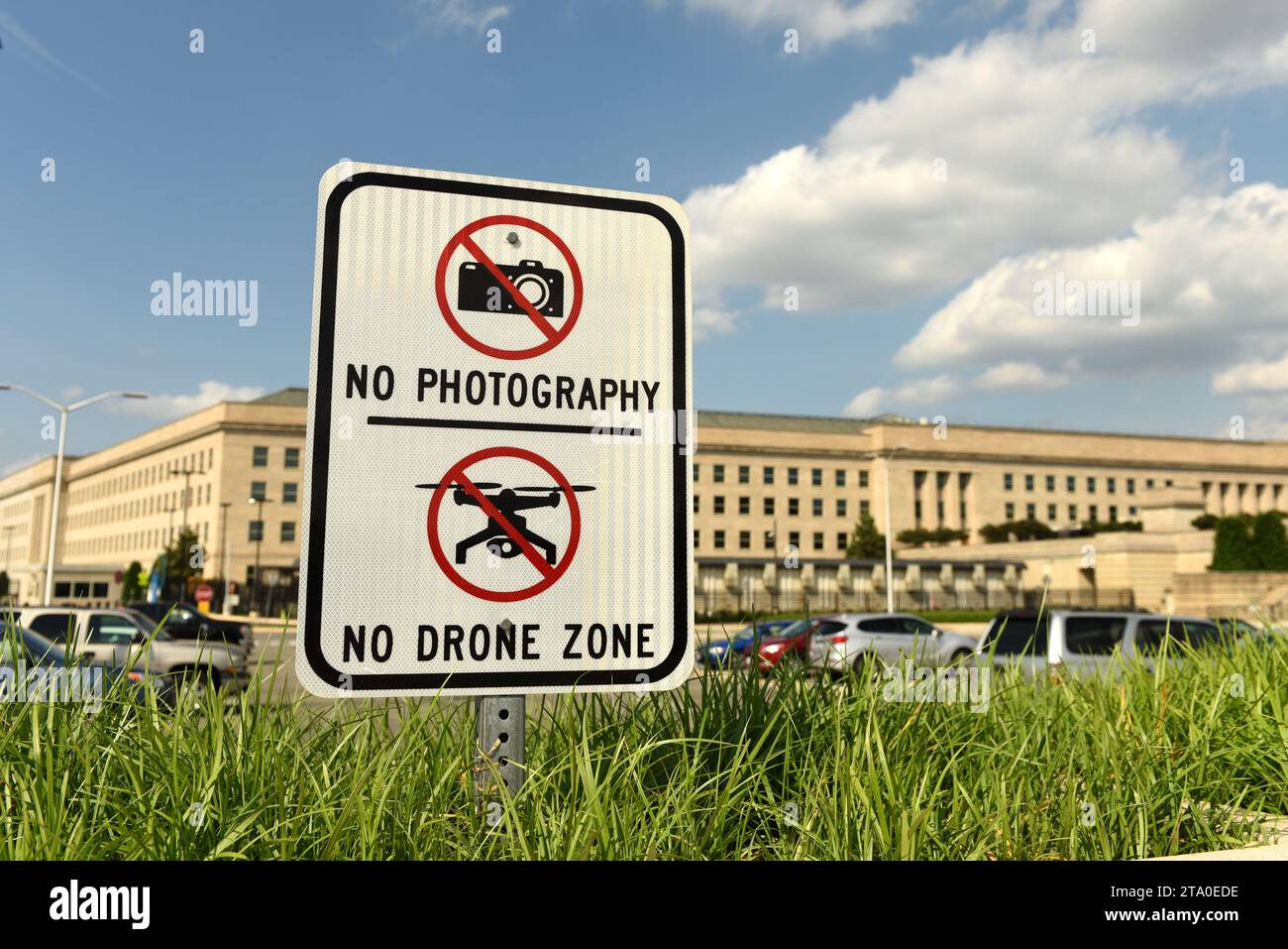 Washington, DC - June 01, 2018: 'No Photography, No Drone Zone' sign in front of Pentagon building, headquarters for the United States Department of D Stock Photo