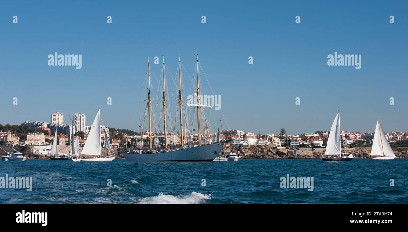 SAILING - PANERAI - TRANSAT CLASSIQUE 2012 - CASCAIS > LA BARBADE - START - CASCAIS (POR) - 02/12/2012 - PHOTO OLIVIER BLANCHET / DPPI - Committee Boat Creoula Stock Photo