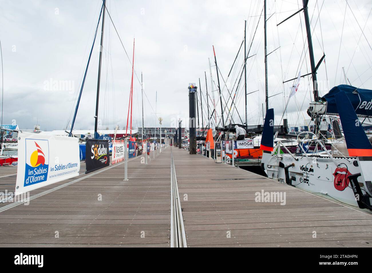 SAILING - VENDEE GLOBLE 2012-2013 - AMBIANCE PRE-START - LES SABLES D'OLONNE (FRA) - 01/11/2012 - PHOTO OLIVIER BLANCHET / DPPI - AMBIANCE PONTONS Stock Photo