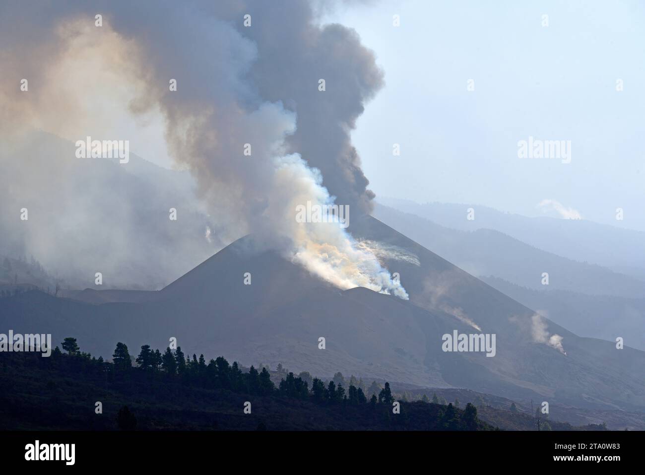 La Palma volcano eruption seen from the Tajuya viewpoint (11-15-2021). Stock Photo