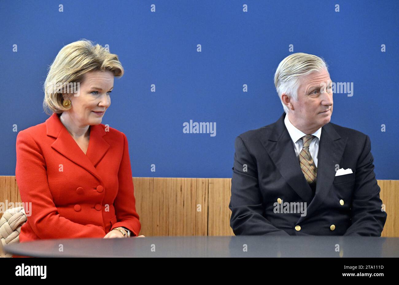King Philippe - Filip of Belgium and Queen Mathilde of Belgium pictured during a royal visit to the editorial floor of the newspaper Le Soir, in Brussels, Tuesday 28 November 2023. The royal couple will discover the technological and substantive innovations implemented within the editorial process, in particular the initiatives taken in terms of the digitalization of information, the transversal organization of editorial work, collaborative and investigative journalism. They meet the management and journalists of Le Soir throughout their visit. BELGA PHOTO ERIC LALMAND Credit: Belga News Agen Stock Photo