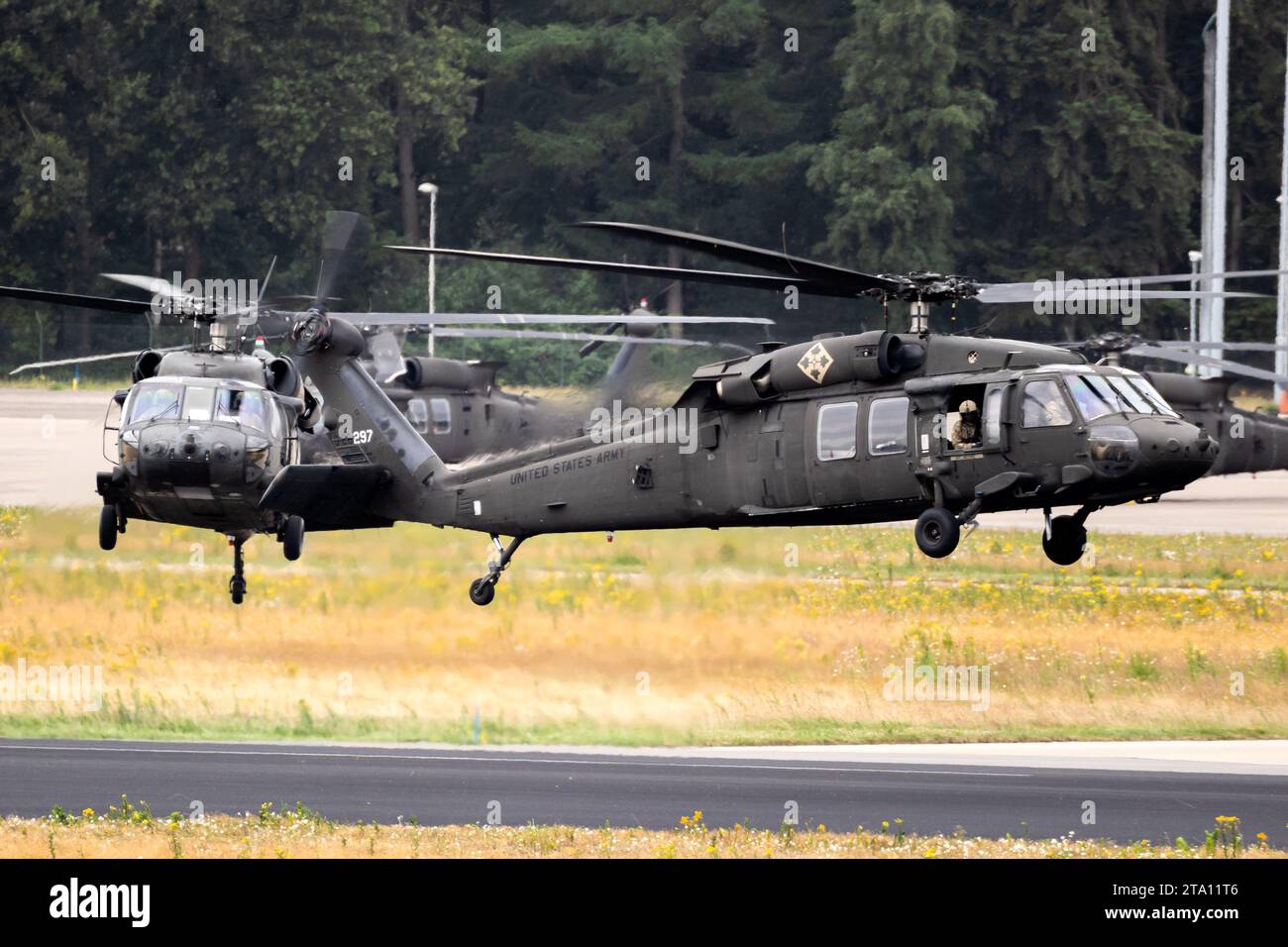 Sikorsky uh 60 black hawk hi-res stock photography and images - Alamy