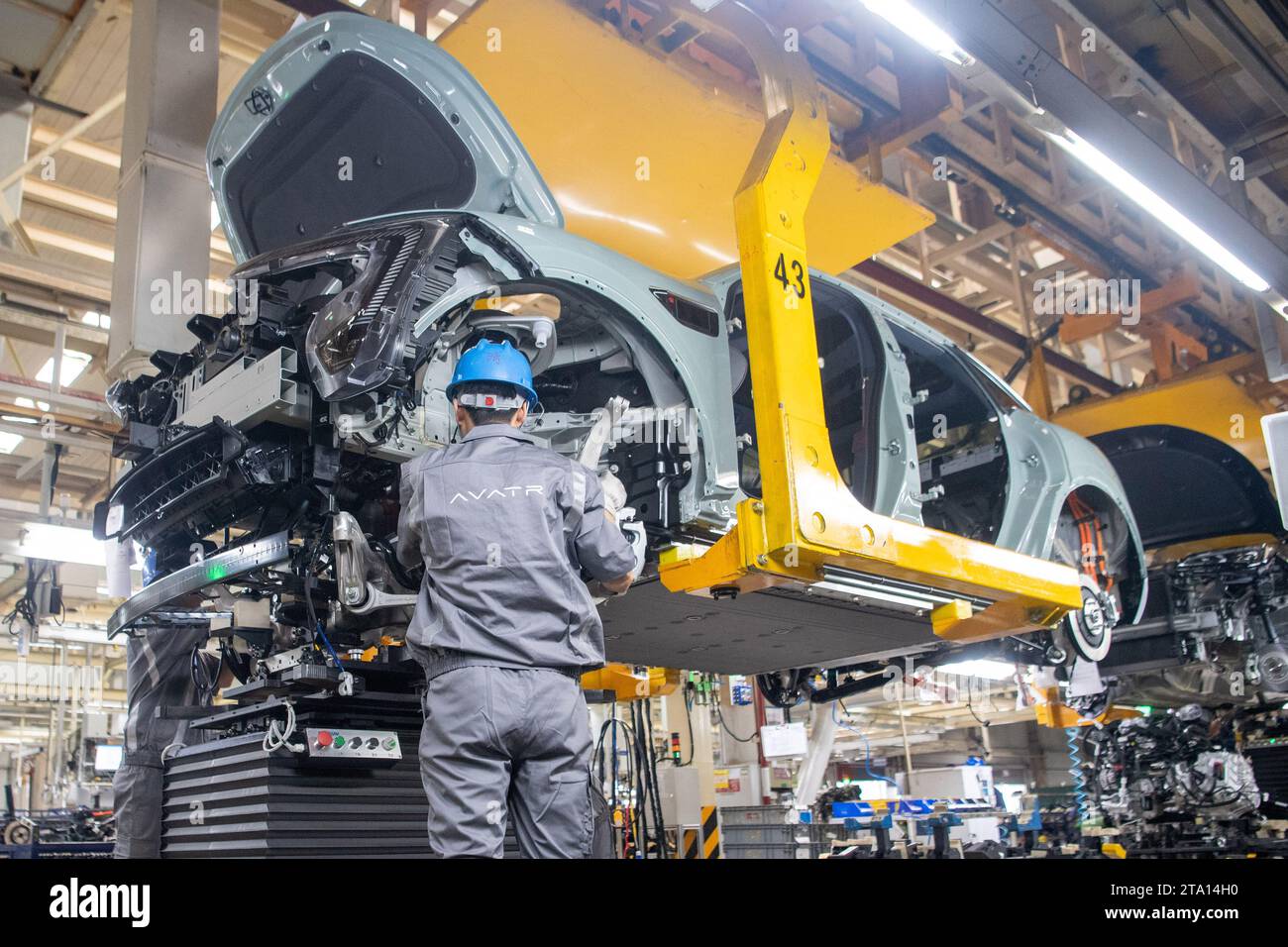 Guiyang, China's Chongqing Municipality. 20th July, 2023. Workers operate at a production line of the new energy vehicle AVATR at a workshop of Chang'an Auto in Jiangbei District, southwest China's Chongqing Municipality, July 20, 2023. Credit: Tang Yi/Xinhua/Alamy Live News Stock Photo