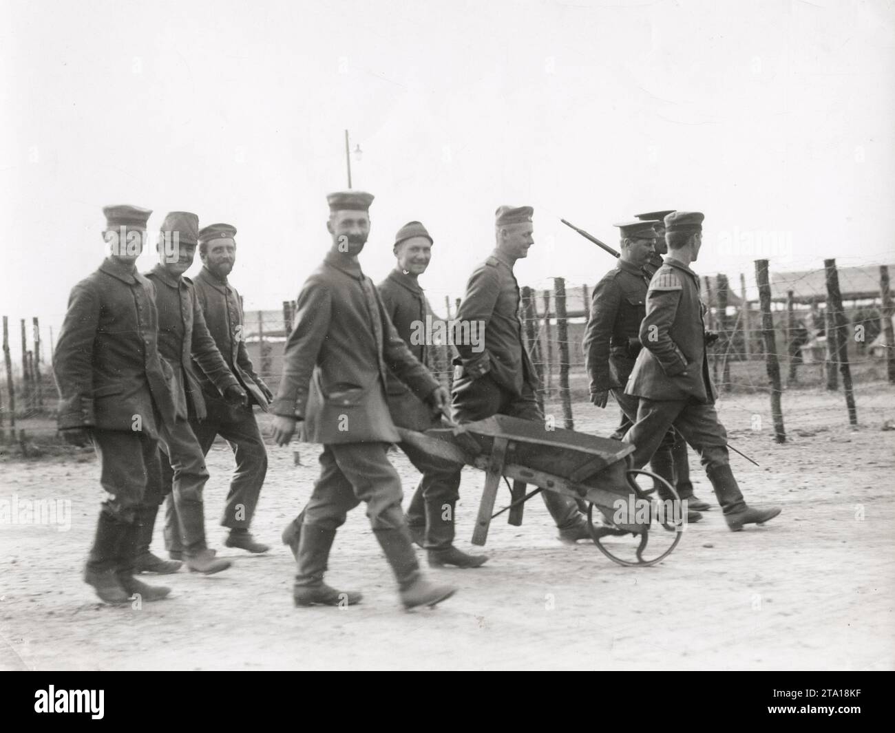 WW1 World War I - German prisoners on fatigue duty at British camp Stock Photo