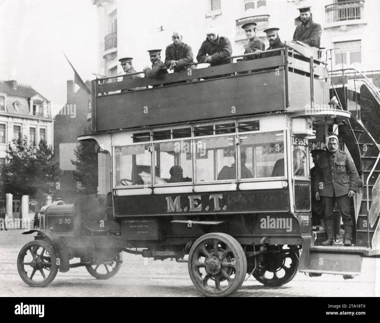 WW1 World War I - London bus arrives in Ghent with wounded from Antwerp Stock Photo
