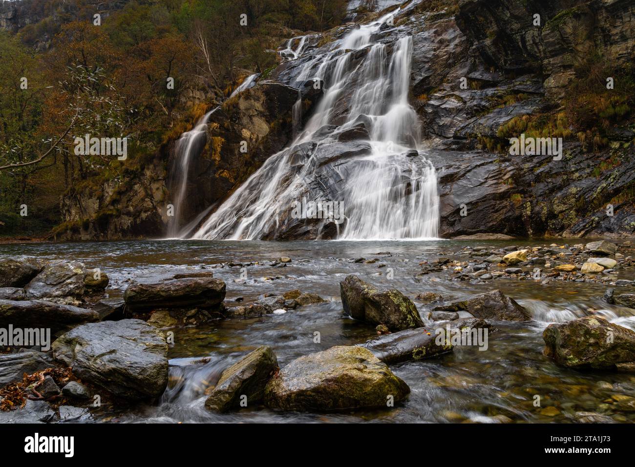 late autumn landscape view of the Cascata delle Sponde waterfall near Someo in the Ticino in Switzerland Stock Photo
