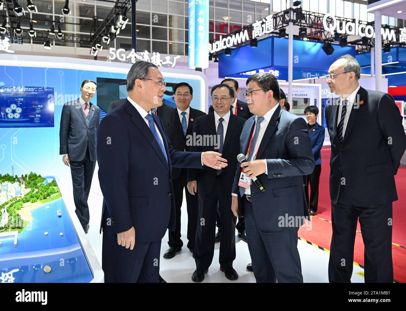 Beijing, China. 28th Nov, 2023. Chinese Premier Li Qiang talks with a staff member of an exhibitor at the exhibition hall before the opening ceremony of the first China International Supply Chain Expo in Beijing, capital of China, Nov. 28, 2023. Li attended the opening ceremony of the first China International Supply Chain Expo and the Global Supply Chain Innovation and Development Forum, and delivered a keynote speech in Beijing on Tuesday. Credit: Rao Aimin/Xinhua/Alamy Live News Stock Photo