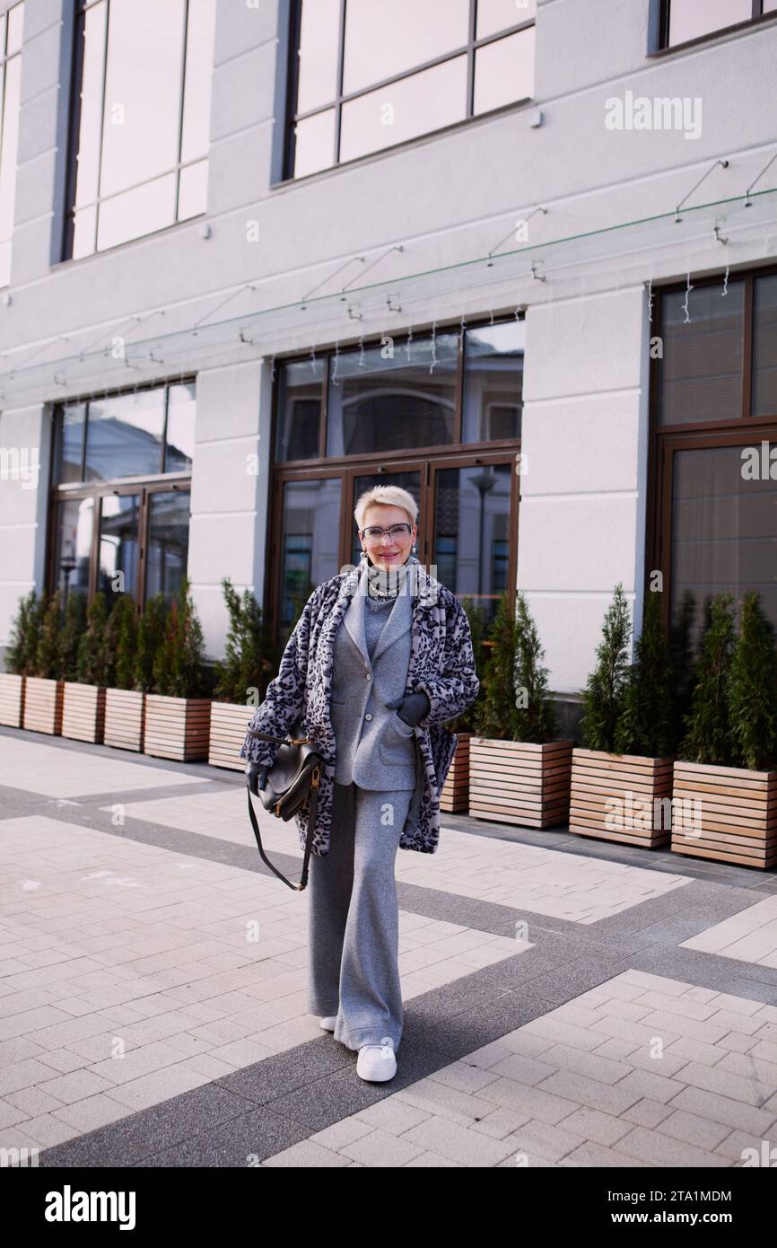 Stylish older woman model hi-res stock photography and images - Alamy