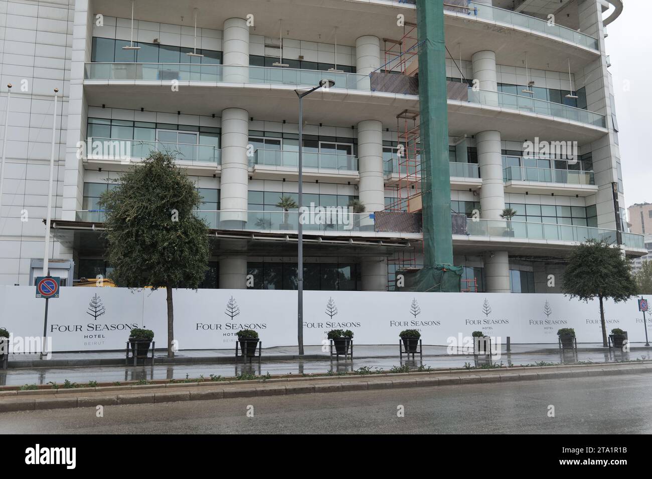 (231128) -- BEIRUT, Nov. 28, 2023 (Xinhua) -- This photo taken on Nov. 27, 2023 shows the construction work at a Four Seasons Hotel being halted in Beirut, Lebanon. Confrontations between Israel and Hezbollah, a Shiite military group in Lebanon, on Lebanon's southern border have had a disastrous effect on the country's tourism sector, said industry experts.TO GO WITH 'Roundup: Border confrontations with Israel catastrophic for Lebanon's tourism sector: experts' (Photo by Dana Halawi/Xinhua) Stock Photo