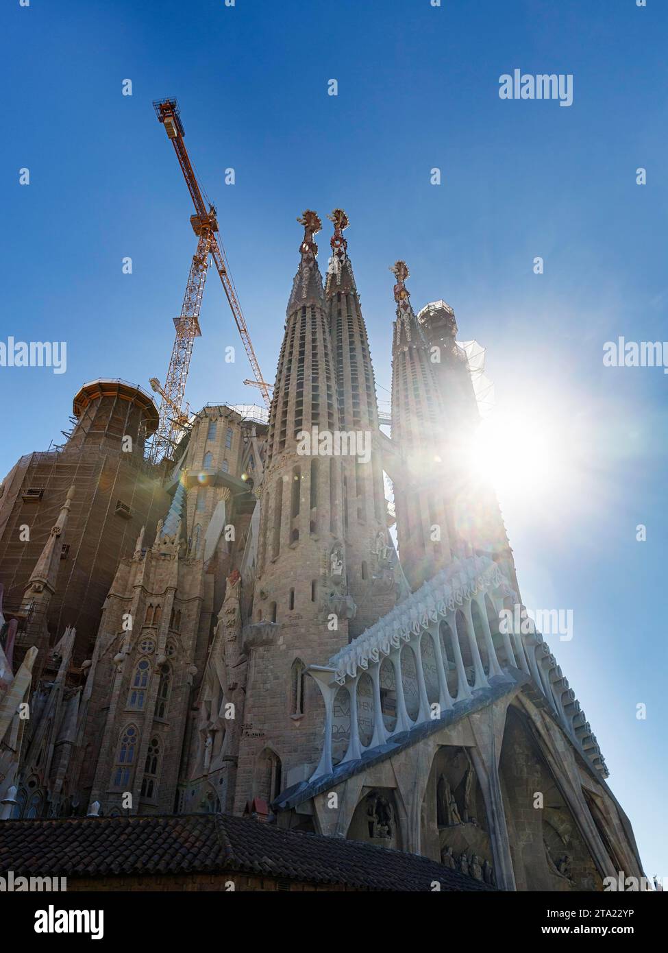 Sagrada Familia, construction cranes, construction site in August 2016