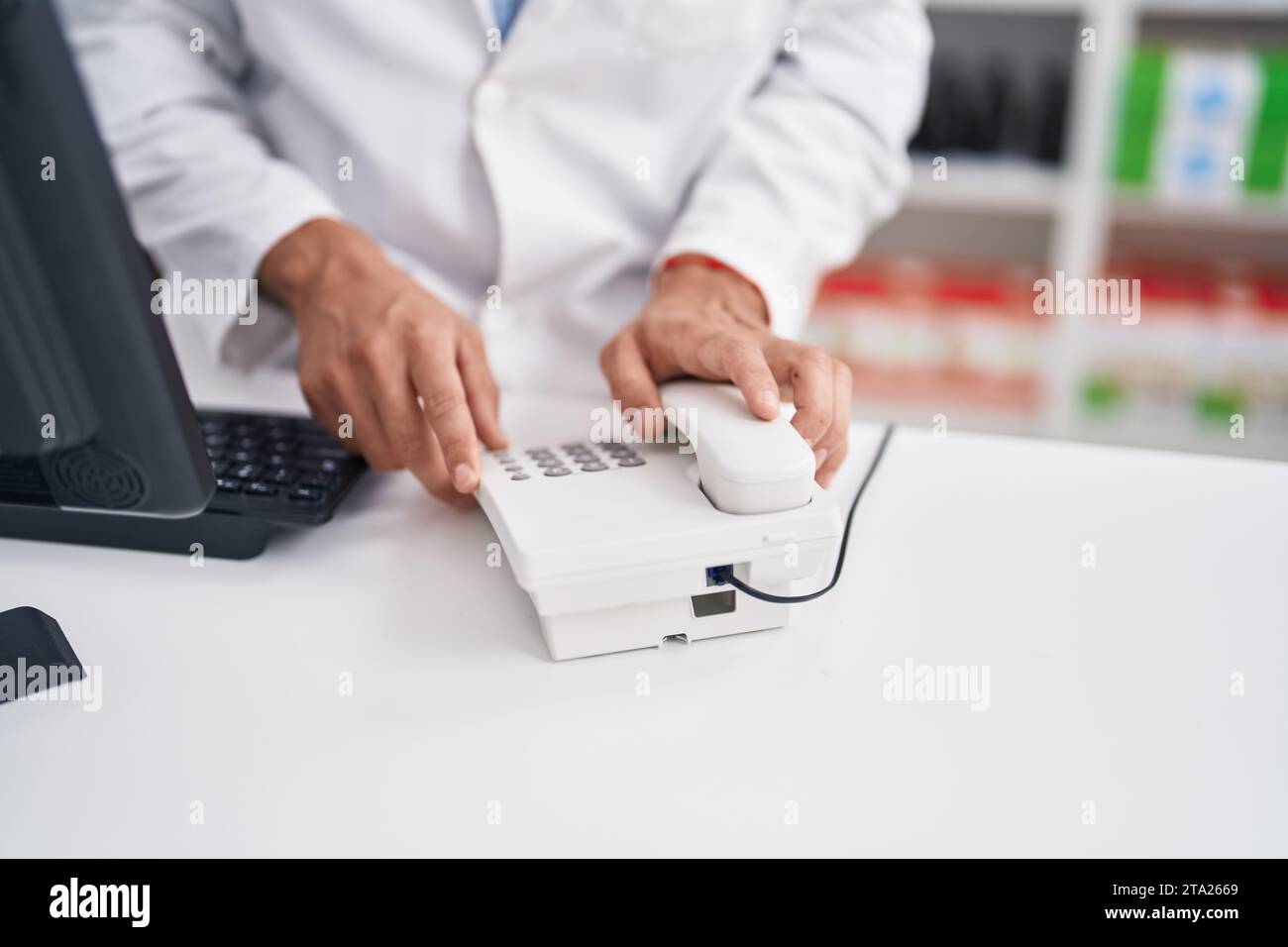 Arab pharmacist at counter hi-res stock photography and images - Alamy